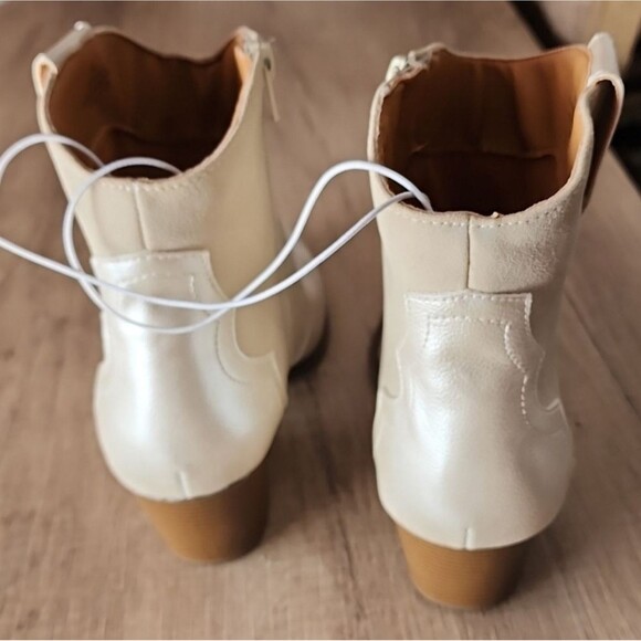 NWT Indigo Rd. Iralannie-R Cream Western Ankle Boots Women's 7M - Picture 5 of 5